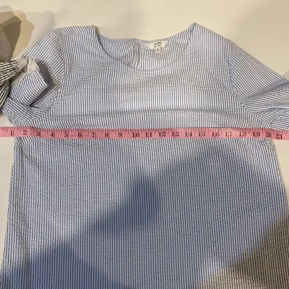 NEW Crown & Ivy Seersucker Striped Bell Sleeve Top White Blue Size M - Picture 10 of 13